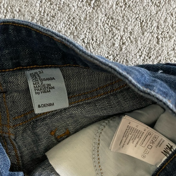 H&M Dark Wash Jean Shorts - Picture 3 of 3
